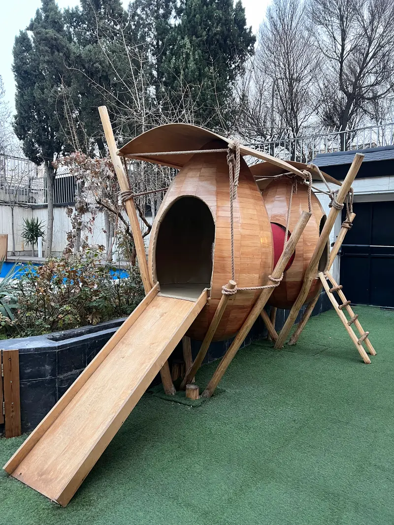 حیاط، مهدکودک قندعسل