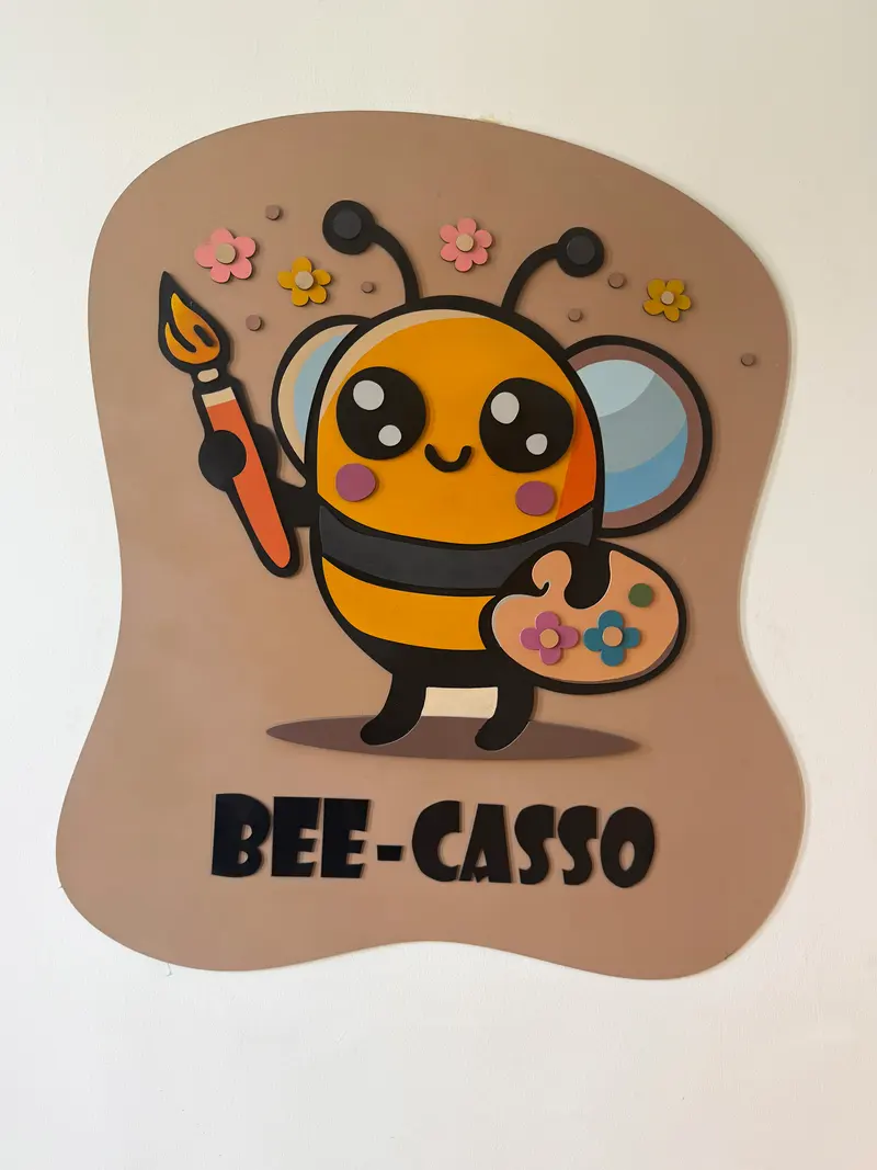 Bee-Casso — راهرو با کانسپت زنبور، مهدکودک قندعسل