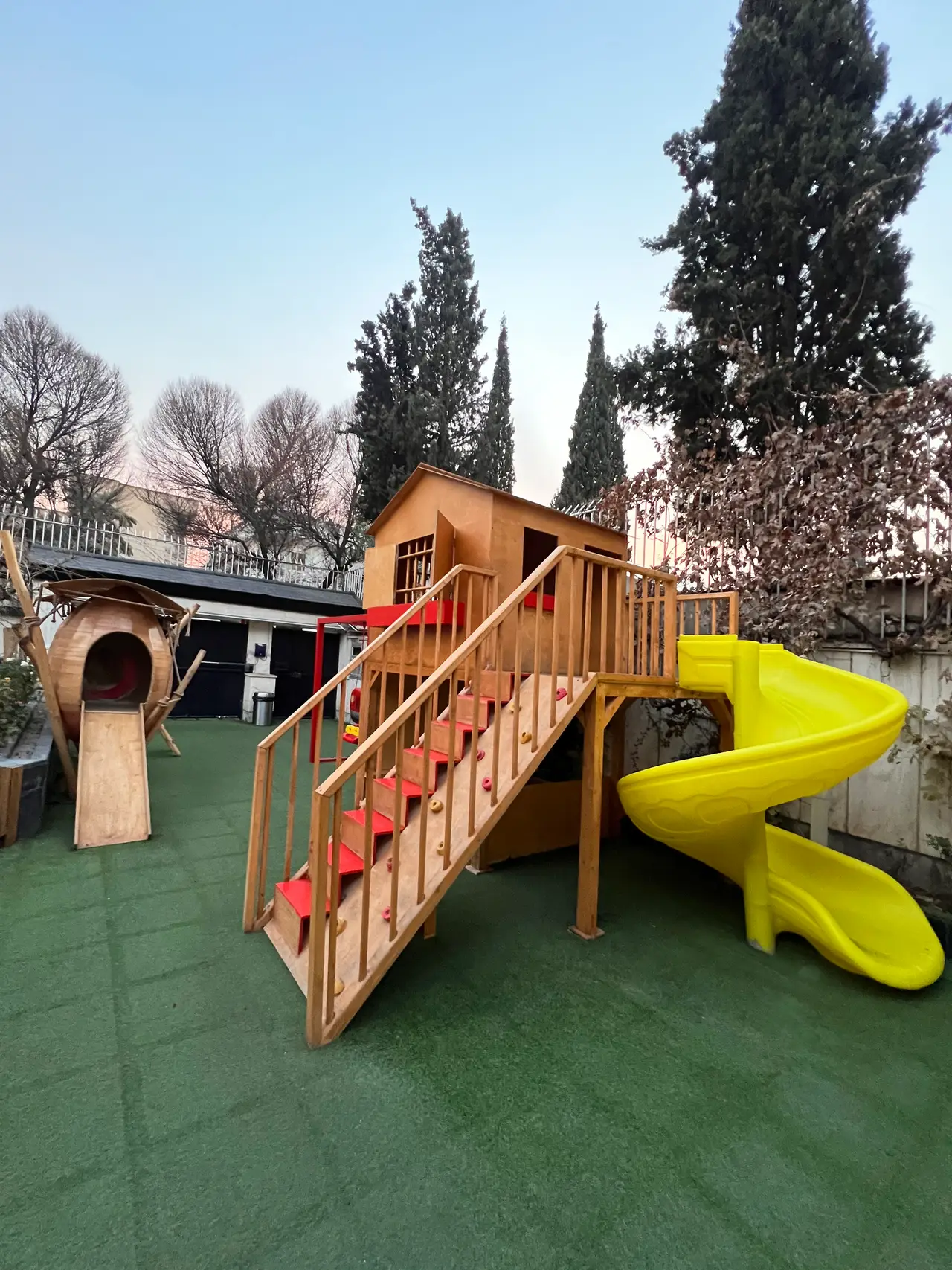 خانه بازی چوبی حیاط