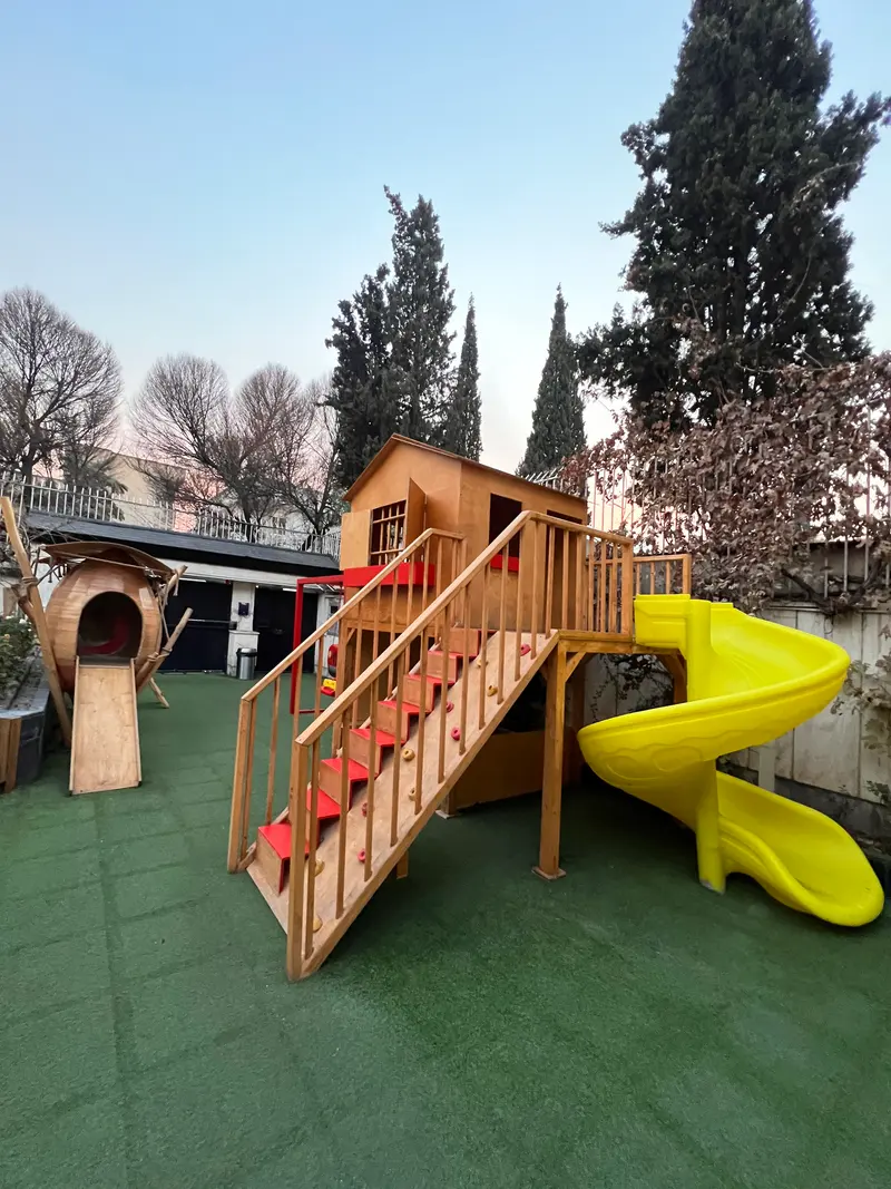 حیاط، مهدکودک قندعسل